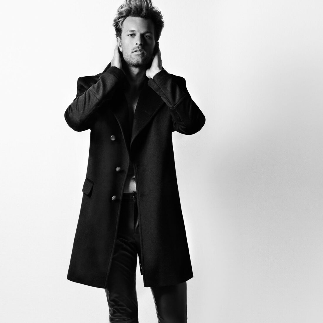 CAMERON KRONE OUT KENNETHCOLEFASHION 1 CROP